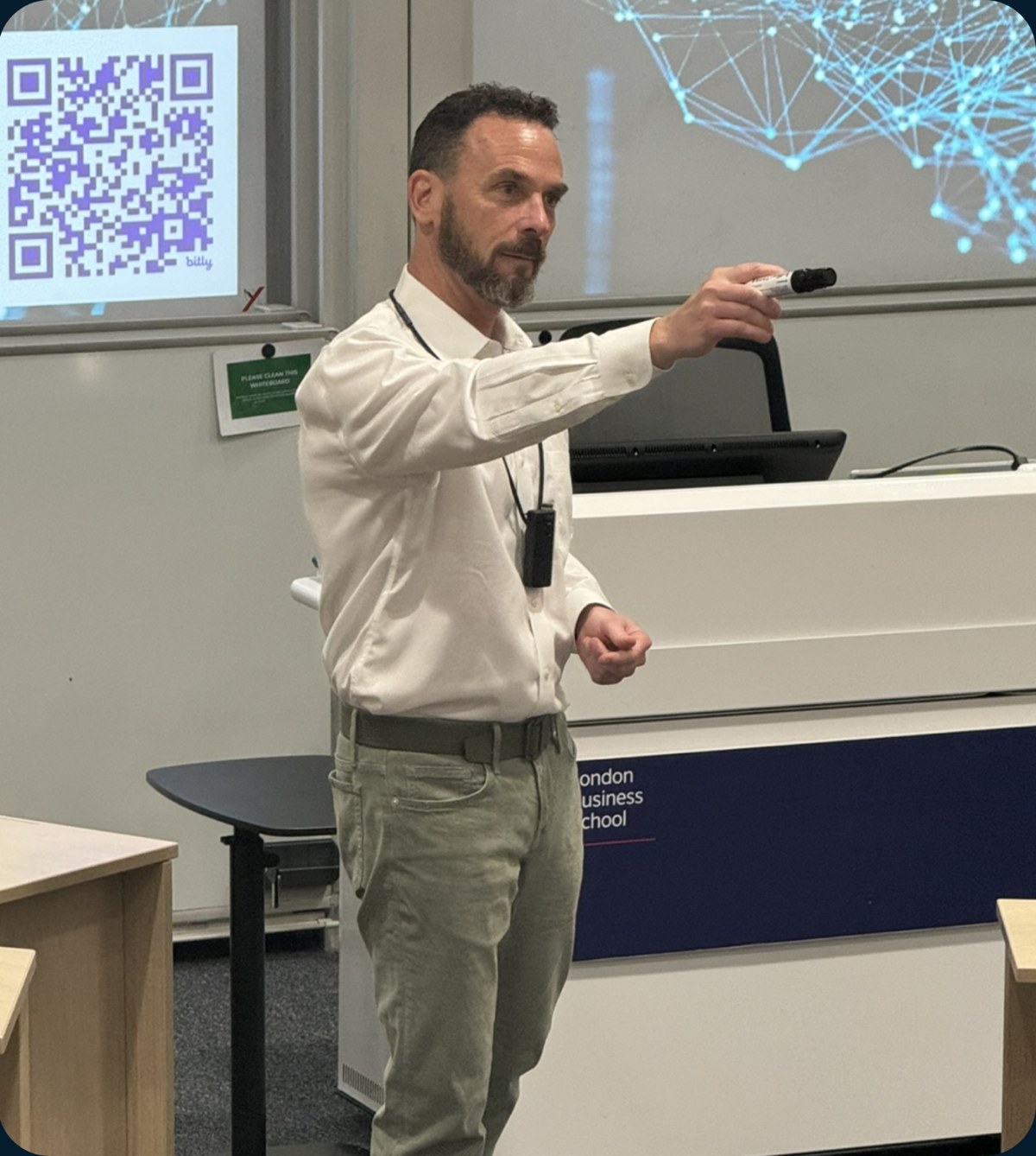 Dr. Toby Velte leading an AI strategy session at London Business School